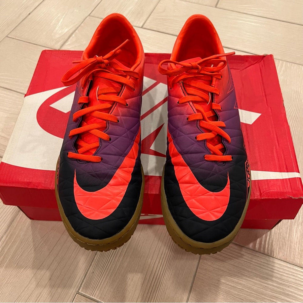 Nike hyper venom x indoor soccer cleats Size men’s 9.5 like new 749898-845